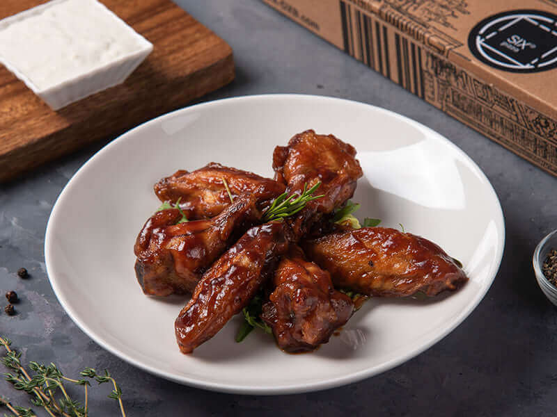 SiX BBQ Chicken Wings with Blue Cheese Dip